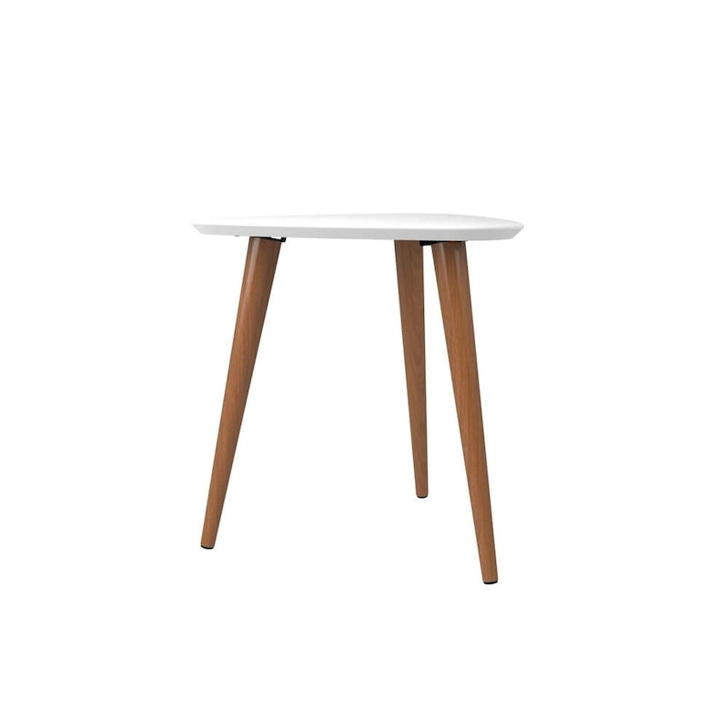 Mesa auxiliar alta triangular de 19.88 con patas de madera inclinadas