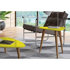 Mesa auxiliar alta triangular de 19.88 con patas de madera inclinadas