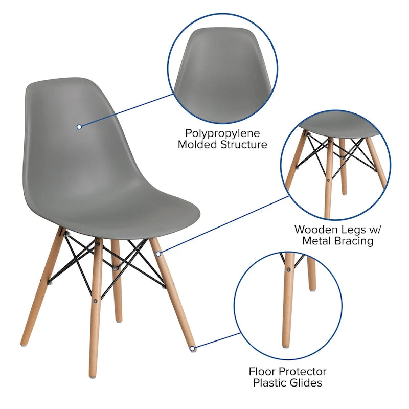 Silla de plástico con patas de madera