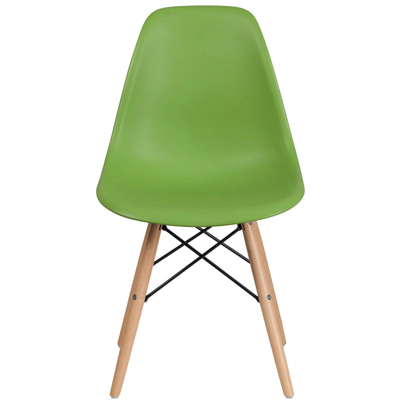 Silla de plástico con patas de madera