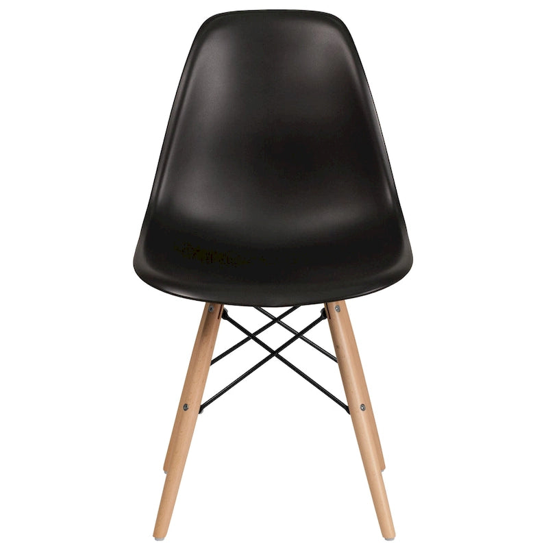 Silla de plástico con patas de madera
