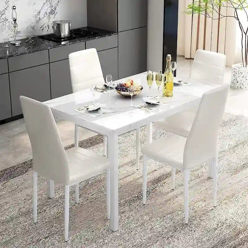Juego de comedor de estilo moderno de 5 piezas con mesa con cubierta de imitación mármol y 4 sillas tapizadas en imitación cuero