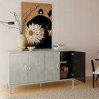 Mueble de almacenamiento de 4 puertas con patas de pino y MDF